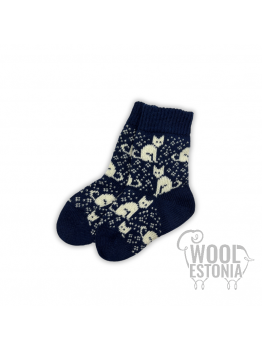 Woolen socks with a cat