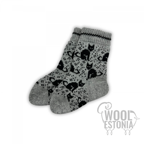 Woolen socks with a cat