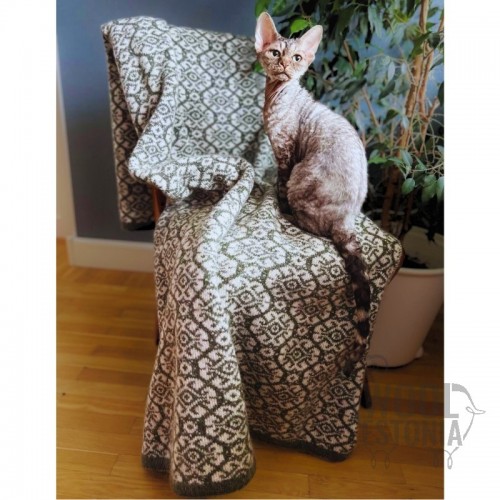 Woolen knitted blanket with mohair