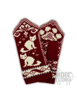 Mittens with a deer