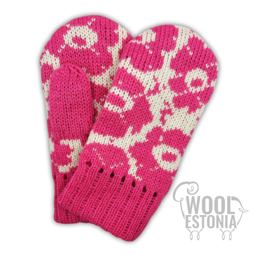 Mittens with a deer