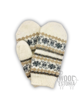 Mittens with a deer