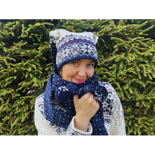 Hat-scarf with a deer