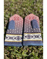 Mittens with a star