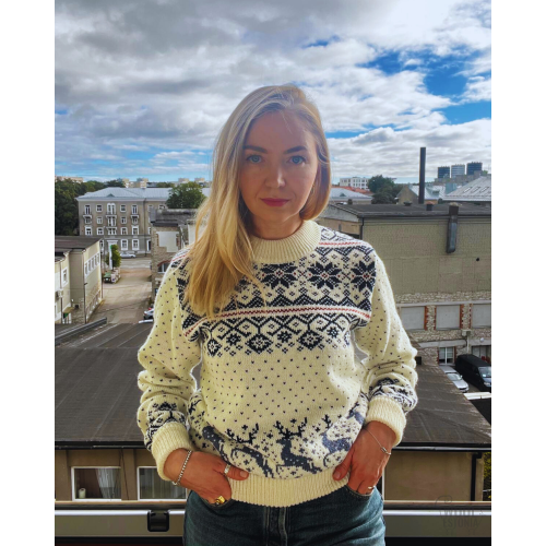 Woman's sweater with a deer