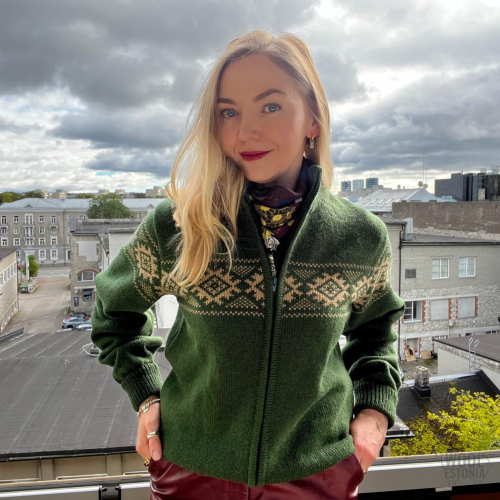 Woman's wool sweater with a full-zip