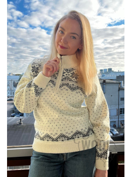 Woman's half-zip sweater with a star