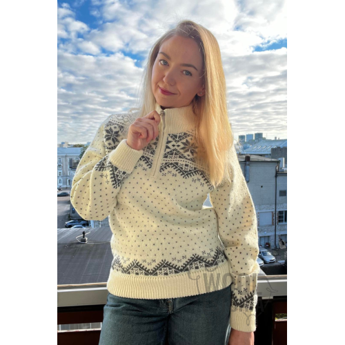 Woman's half-zip sweater with a star