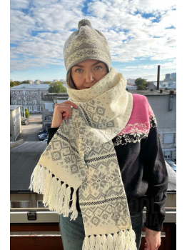 Scarf with a star