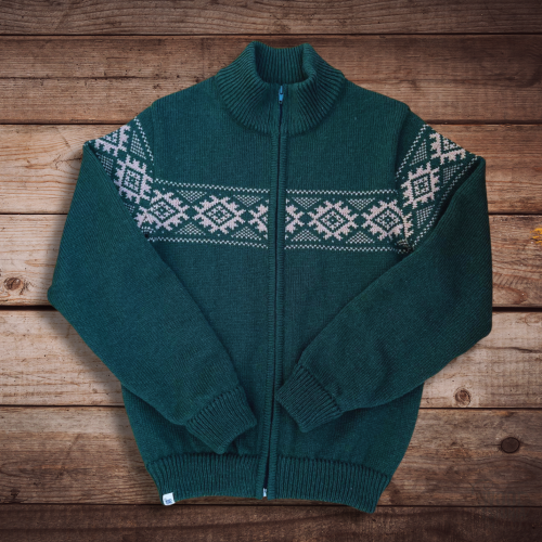 Man's full-zip sweater with a deer