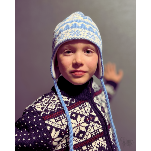 Kids winter hat with a star