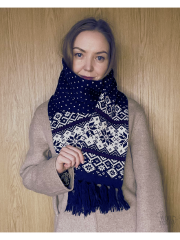 Scarf with a star
