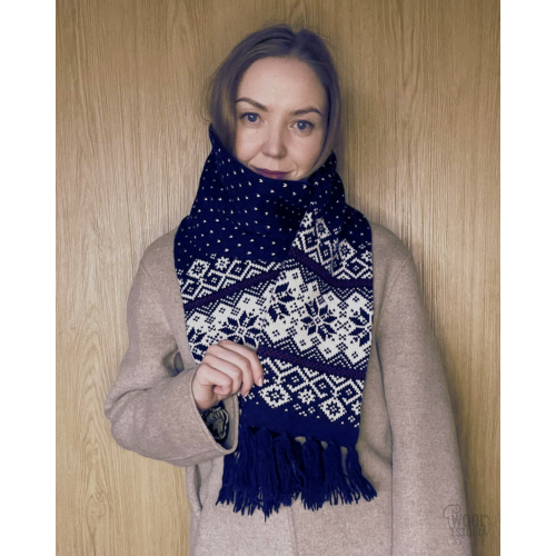 Scarf with a star