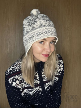 Hat with a star, with ears