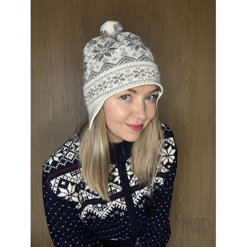 Hat with a star, with ears