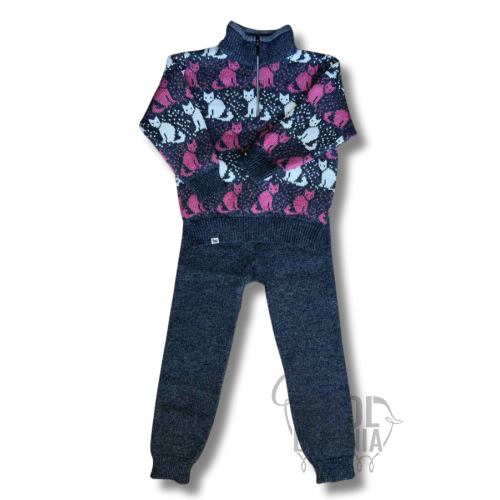 Kid's set with a deer