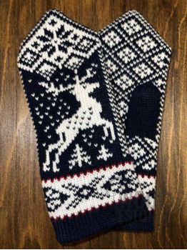 Mittens with a deer