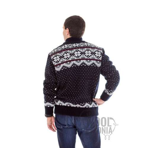 Man's full zip sweater with a star